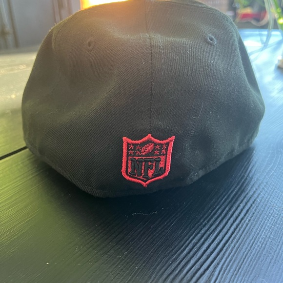 LIKE NEW: Kansas City Chiefs Fitted Cap - Picture 2 of 3